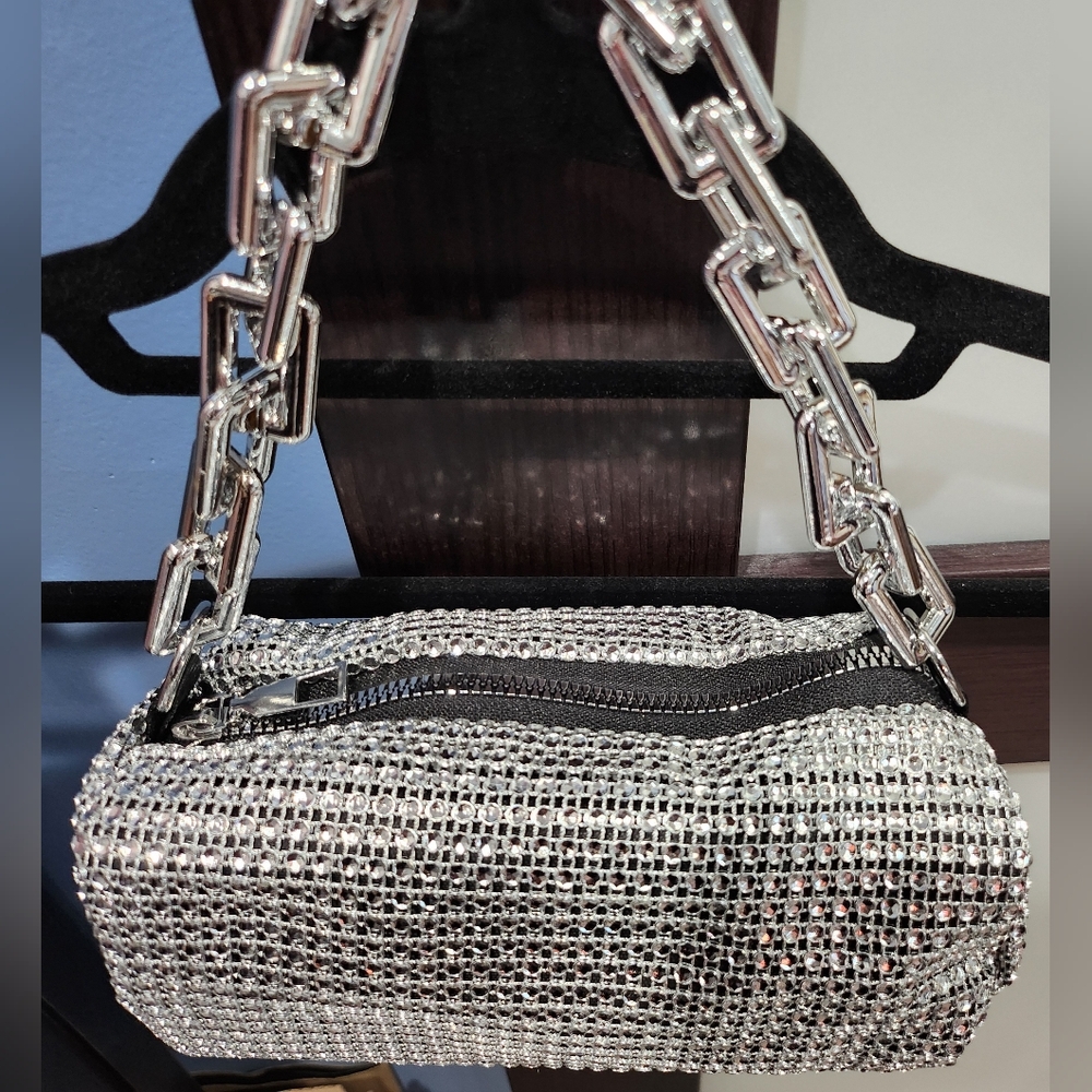 616. New silver shiny handbag
